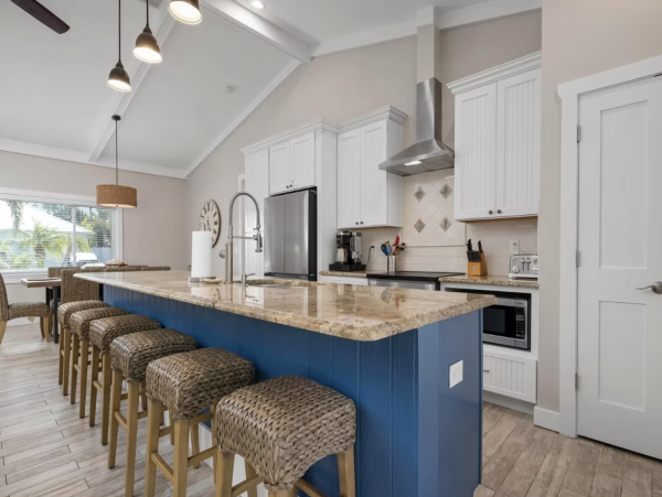 Four Bedroom Vacation Home in Holmes Beach Close to Beach